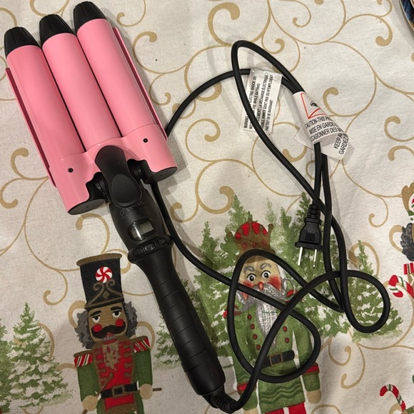 Triple Barrel Ceramic Beach Wave Curling Iron - Picture 1 of 5